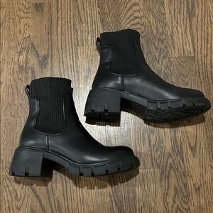 Steve Madden Black Hutch Ankle Boots